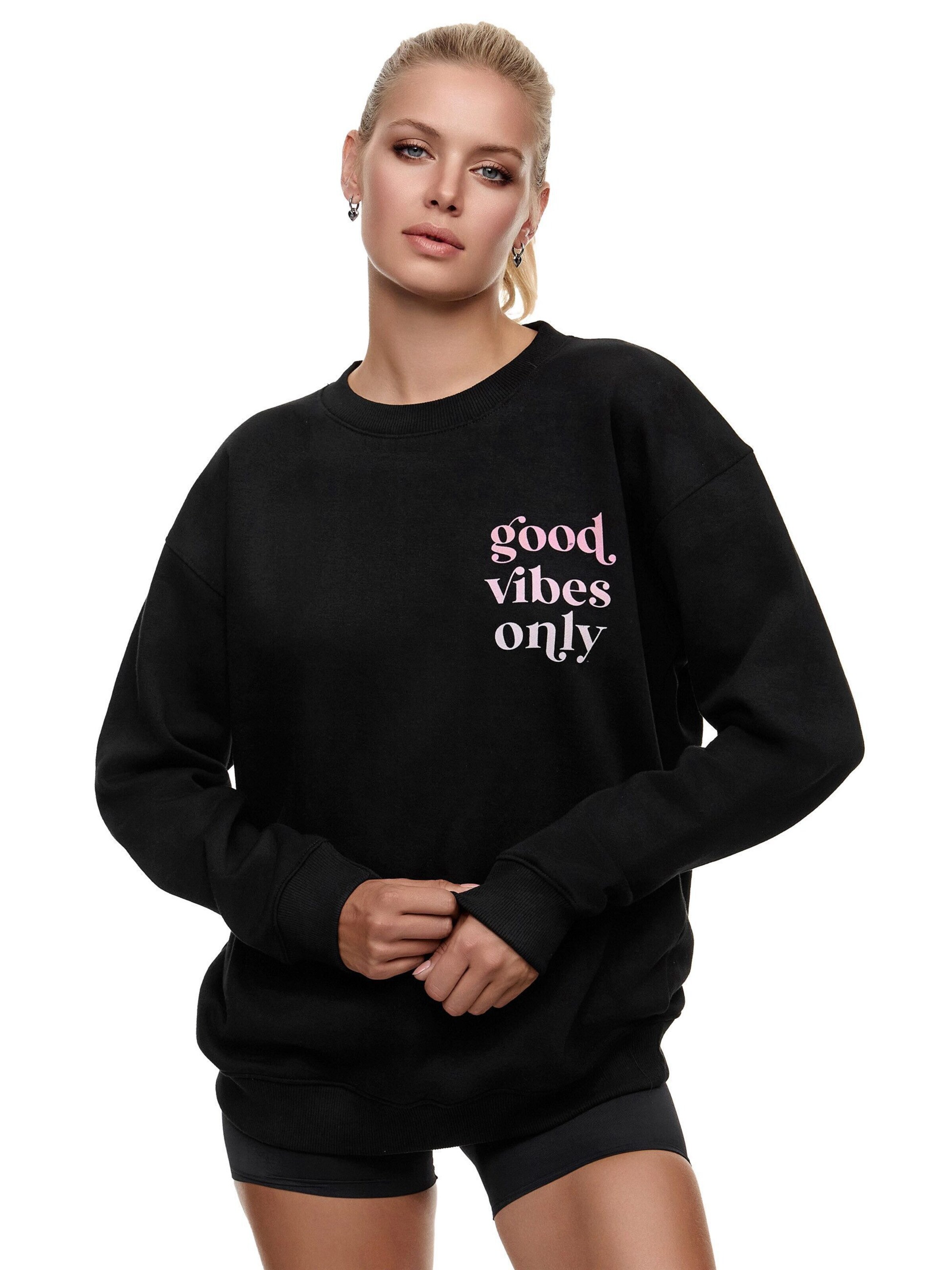 Worldclassca Sweatshirt in Black: front