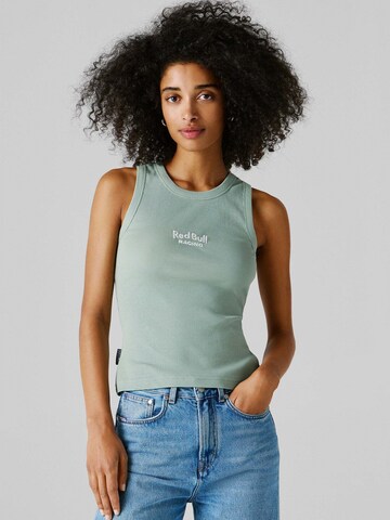 Red Bull Racing x Pepe Jeans Shirt in Groen: voorkant