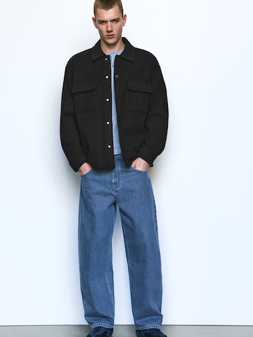 Pull&Bear Välikausitakki värissä musta