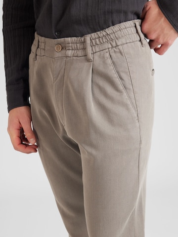 DRYKORN Regular Pleat-Front Pants 'CHASY' in Grey