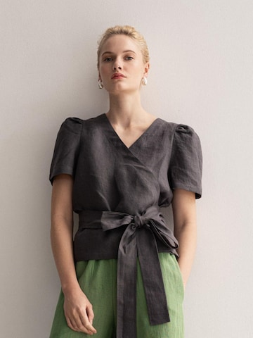AmourLinen Blouse 'Elisa' in Grey: front
