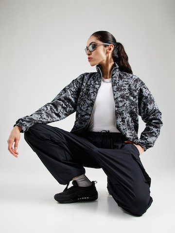 Geacă de primăvară-toamnă de la Nike Sportswear pe negru