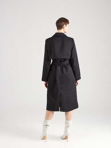 Palton de primăvară-toamnă 'SCARLETT' de la PIECES pe negru