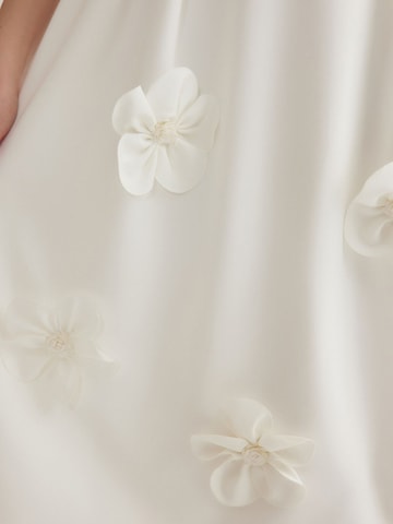 Trendyol Kleid in Weiß