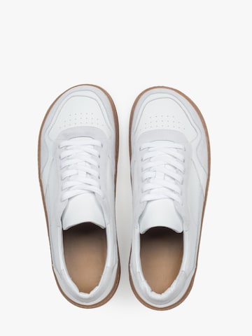 Sneaker bassa '09-4924876' di Estro in bianco