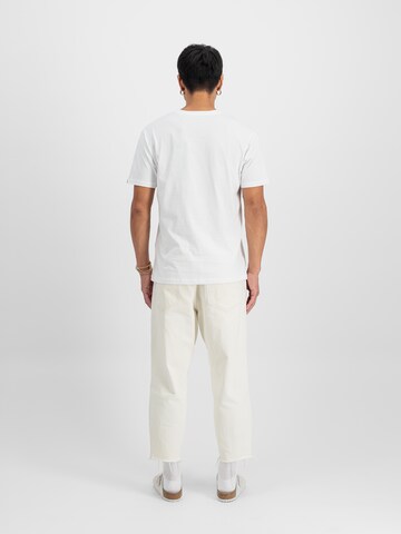 ALPHA INDUSTRIES Футболка в Белый