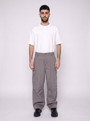 Carhartt WIP Baggy Cargo trousers 'Cole Cargo Pant -- Yosemite Men's Pants' in Grey