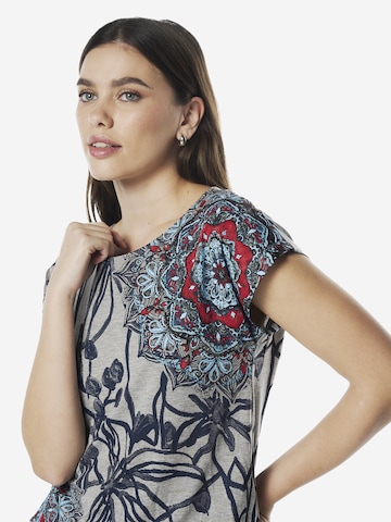 Tricou de la KOROSHI pe gri