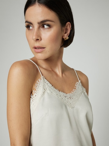 A LOT LESS - Top 'Nathalie' en blanco