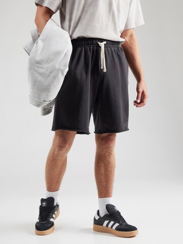 Largi Pantaloni sport 'TREVOR' de la ELLESSE pe negru: față