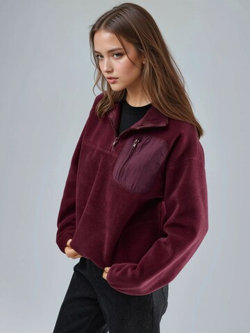 Pullover di Busem in rosso: frontale