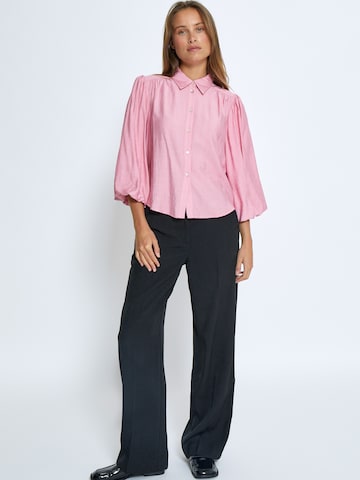 Peppercorn Blouse 'Gatty' in Roze