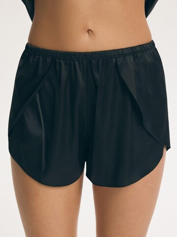 Pigiama 'Pyjama Set Purella Trägertop V-Ausschnitt Satin Unifarben' di ESOTIQ in nero