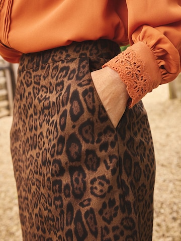 love & roses Skirt in Brown