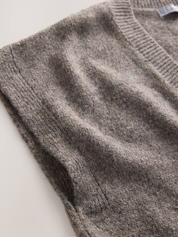 Next Svetr – hnědá