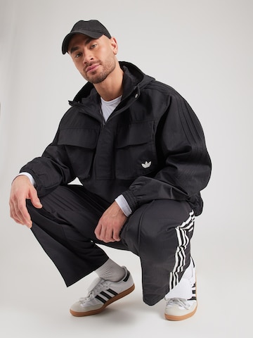 ADIDAS ORIGINALS Přechodná bunda 'BRITCORE' – černá