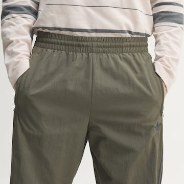 ADIDAS ORIGINALS Tapered Broek 'Firebird' in Bruin