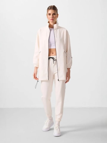 Tommy Life Loungewear in White: front