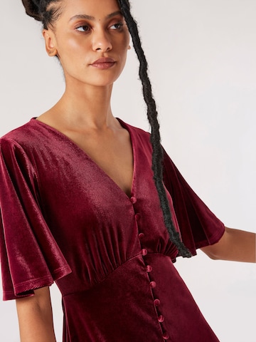 Robe ' ' Apricot en rouge