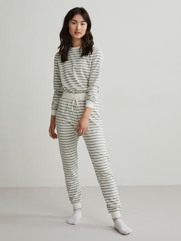 PIECES Pajama 'Elf' in White: front
