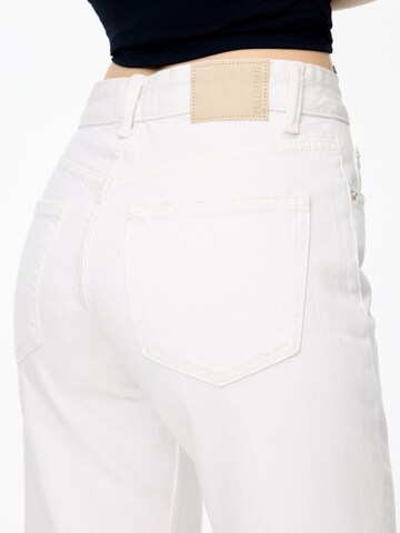 Pull&Bear Regular Jeans in White