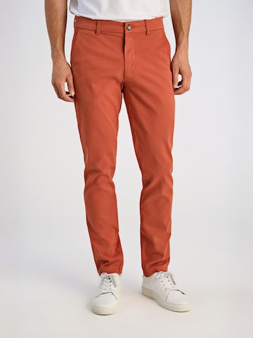 Coupe slim Pantalon chino Lindbergh en rouge