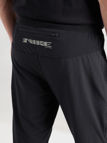 NIKE Normální Sportovní kalhoty 'STRIDE' – černá