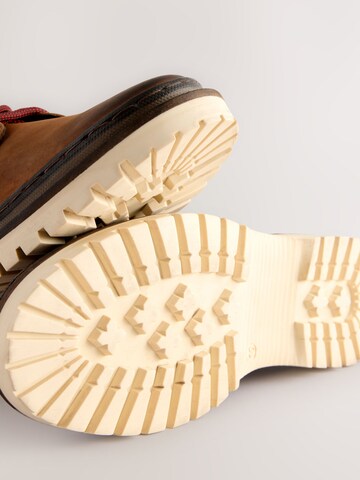 Boots stringati di Next in marrone