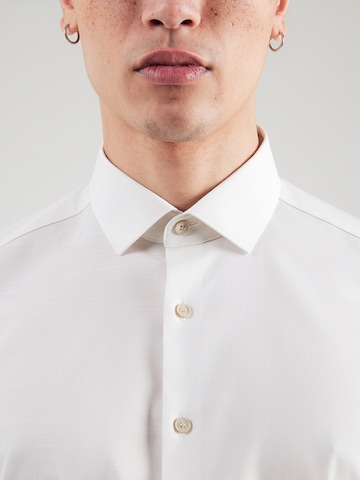 OLYMP Přiléhavý střih Společenská košile 'Level 5' – bílá
