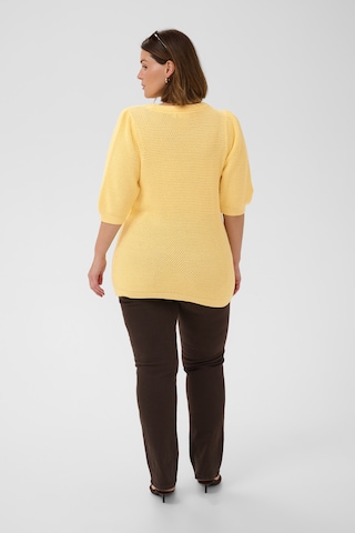 KAFFE CURVE Sweater in Yellow