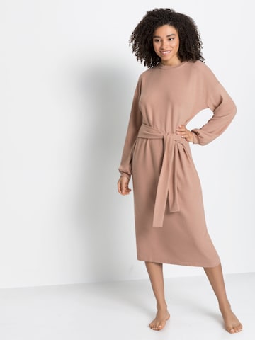 LASCANA Knitted dress in Beige