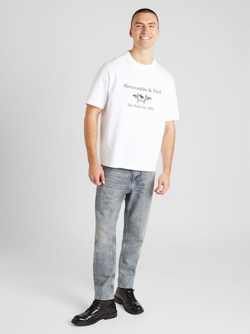 Abercrombie & Fitch T-shirt 'HERITAGE' i vit