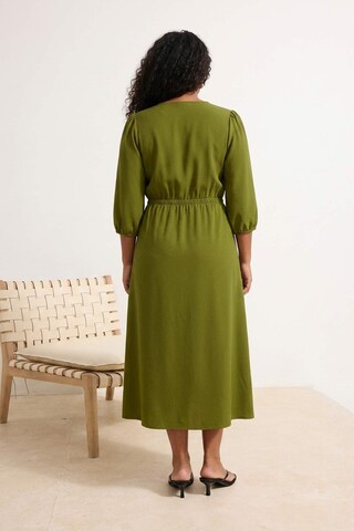 Robe Trendyol Curve en vert