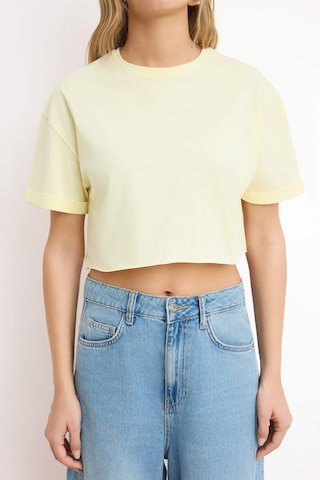 Tricou de la Trendyol pe galben