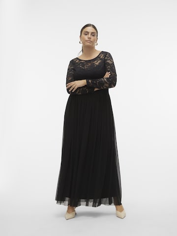 Robe de soirée 'ABIGAIL' Vero Moda Curve en noir