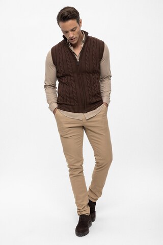 Felix Hardy Vest in Brown