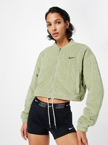 Geacă de primăvară-toamnă de la Nike Sportswear pe verde: față