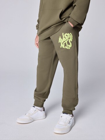 smALLSAINTS Дънки Tapered Leg Панталон 'Orlando' в зелено: отпред