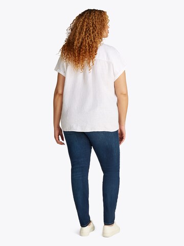 Camicia da donna 'ESS' di Tommy Hilfiger Curve in bianco