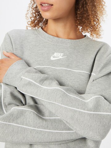 Nike Sportswear Sweatshirt in Grey