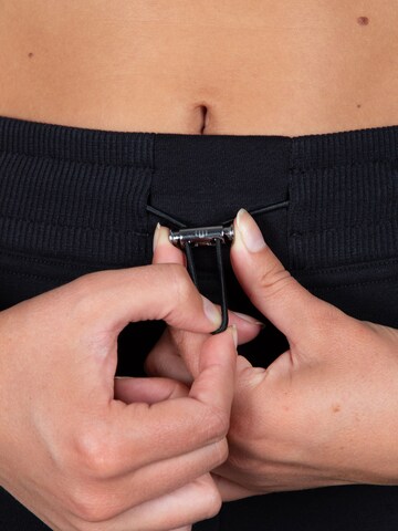 MOROTAI Slimfit Sporthose 'COMFY PERFORMANCE' in Schwarz