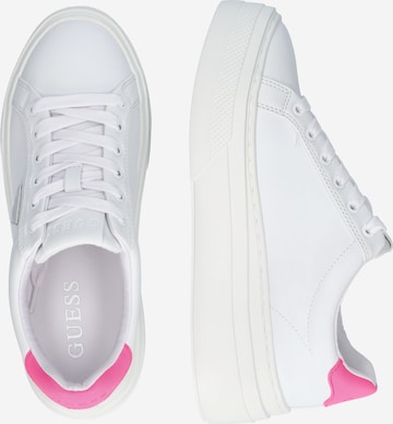 Sneaker low 'AMERA' de la GUESS pe alb