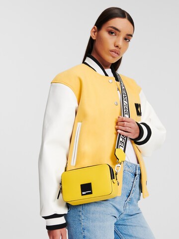 Borsa a tracolla di KARL LAGERFELD JEANS in giallo: frontale