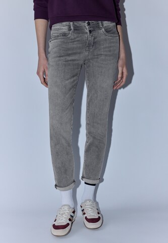 Street One Studio Tapered Jeans in Grey: front