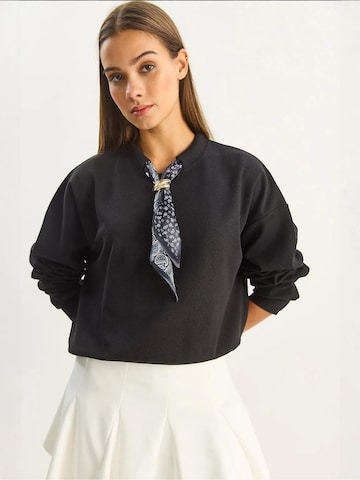 Felpa di Bianco Lucci in nero: frontale