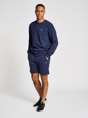 Hummel Regular Sportshorts in Blau