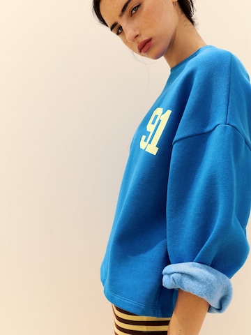 Sweat-shirt 'PACIFIC 91' Pull&Bear en bleu