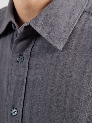 Only & Sons Comfort fit Srajca | siva barva