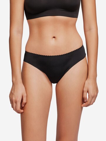 Gisela Thong ' 6 ' in Black: front