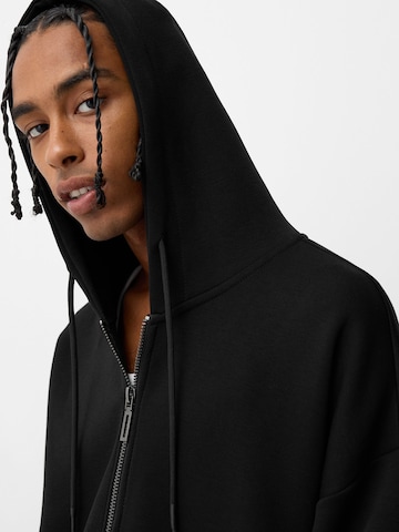 Bershka Sweatjacke in Schwarz